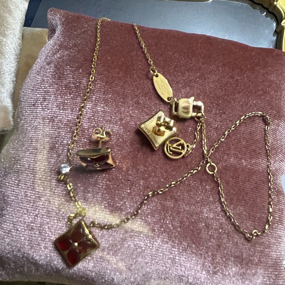 Elegant Gold and Red Women's Necklace and Earring Set